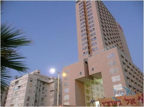  Ezore Yam Apartments - Ben Gurion 99  Бат-Ям